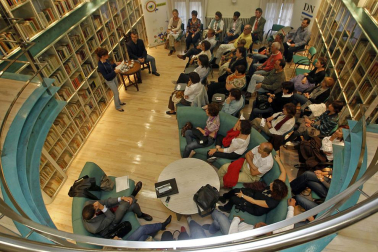 Imágenes de los escritores que han pasado por el Club de Lectura de Diario de Navarra a lo largo de su historia.