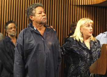 El acusado de secuestrar y violar a tres jóvenes durante 10 años en Cleveland, Ariel Castro, acudió este jueves al tribunal, dónde una juez le impuso una fianza de 8 millones de dólares.