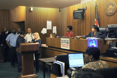 El acusado de secuestrar y violar a tres jóvenes durante 10 años en Cleveland, Ariel Castro, acudió este jueves al tribunal, dónde una juez le impuso una fianza de 8 millones de dólares.