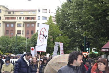 Unos 300 trabajadores de Acciona se han manifestado contra el ERE.