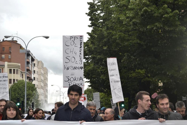 Unos 300 trabajadores de Acciona se han manifestado contra el ERE.