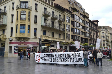 Unos 300 trabajadores de Acciona se han manifestado contra el ERE.