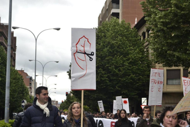Unos 300 trabajadores de Acciona se han manifestado contra el ERE.