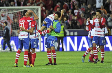 Osasuna salió derrotado del estadio Los Cármenes por un claro 3 a 0 con goles de El Arabi, Siqueira y Buonanotte.