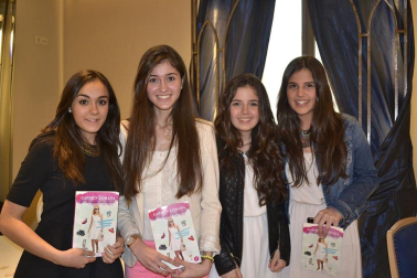 La tertuliana Carmen Lomana acudió al Hotel Puerta del Camino de Pamplona a presentar su último libro, "El glamour inteligente".