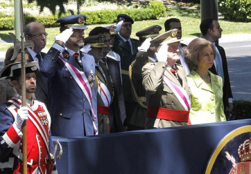 Los Reyes don Juan Carlos y doña Sofía y los Príncipes de Asturias asistieron al acto central del Día de las Fuerzas Armadas celebrado en Madrid.