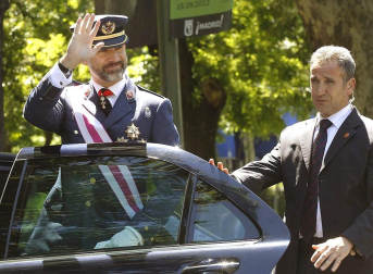 Los Reyes don Juan Carlos y doña Sofía y los Príncipes de Asturias asistieron al acto central del Día de las Fuerzas Armadas celebrado en Madrid.