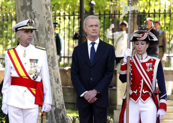 Los Reyes don Juan Carlos y doña Sofía y los Príncipes de Asturias asistieron al acto central del Día de las Fuerzas Armadas celebrado en Madrid.