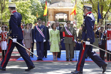 Los Reyes don Juan Carlos y doña Sofía y los Príncipes de Asturias asistieron al acto central del Día de las Fuerzas Armadas celebrado en Madrid.