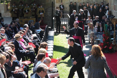 Los Príncipes de Asturias han presidido el acto de entrega del premio Príncipe de Viana de la Cultura al filósofo Daniel Innerarity.