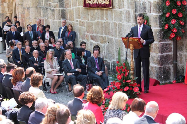 Los Príncipes de Asturias han presidido el acto de entrega del premio Príncipe de Viana de la Cultura al filósofo Daniel Innerarity.