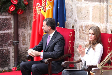 Los Príncipes de Asturias han presidido el acto de entrega del premio Príncipe de Viana de la Cultura al filósofo Daniel Innerarity.