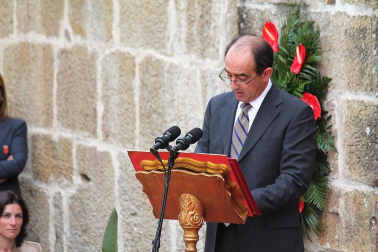 Los Príncipes de Asturias han presidido el acto de entrega del premio Príncipe de Viana de la Cultura al filósofo Daniel Innerarity.