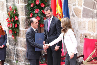 Los Príncipes de Asturias han presidido el acto de entrega del premio Príncipe de Viana de la Cultura al filósofo Daniel Innerarity.