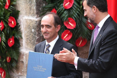 Los Príncipes de Asturias han presidido el acto de entrega del premio Príncipe de Viana de la Cultura al filósofo Daniel Innerarity.
