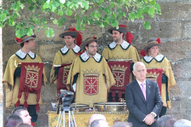 Los Príncipes de Asturias han presidido el acto de entrega del premio Príncipe de Viana de la Cultura al filósofo Daniel Innerarity.