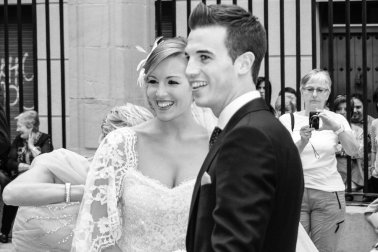 El jugador pamplonés Íñigo Pérez se ha casado este viernes en la Catedral de Pamplona y buena parte de la plantilla del Athletic ha venido a acompañarle.