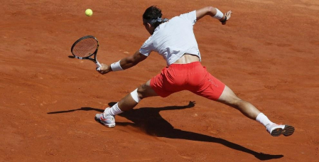 El español Rafael Nadal se clasificó para la final de Roland Garros al derrotar al serbio Novak Djokovic por 6-4, 3-6, 6-1, 6-7(3) y 9-7 al término de un intenso duelo que duró 4 horas y 37 minutos, por lo que buscará su octavo título en el Grand Slam de tierra batida.