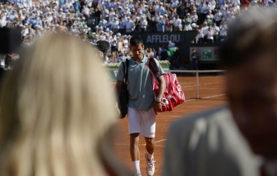 El español Rafael Nadal se clasificó para la final de Roland Garros al derrotar al serbio Novak Djokovic por 6-4, 3-6, 6-1, 6-7(3) y 9-7 al término de un intenso duelo que duró 4 horas y 37 minutos, por lo que buscará su octavo título en el Grand Slam de tierra batida.