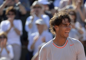 El español Rafael Nadal se clasificó para la final de Roland Garros al derrotar al serbio Novak Djokovic por 6-4, 3-6, 6-1, 6-7(3) y 9-7 al término de un intenso duelo que duró 4 horas y 37 minutos, por lo que buscará su octavo título en el Grand Slam de tierra batida.
