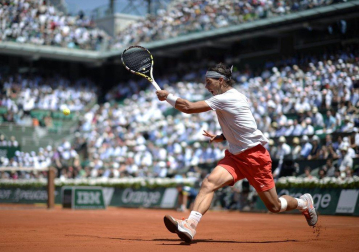 El español Rafael Nadal se clasificó para la final de Roland Garros al derrotar al serbio Novak Djokovic por 6-4, 3-6, 6-1, 6-7(3) y 9-7 al término de un intenso duelo que duró 4 horas y 37 minutos, por lo que buscará su octavo título en el Grand Slam de tierra batida.