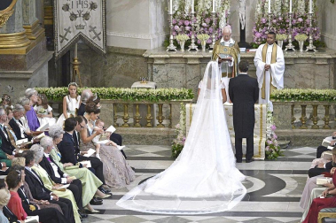 La princesa Magdalena de Suecia contrae matrimonio en Estocolmo.
