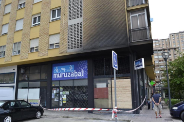 Interior de la tienda de bicicletas Ciclos Muruzábal de Barañáin varios días después de que un incendio calcinara parte de sus instalaciones.