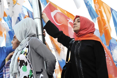 Los enfrentamientos entre manifestantes y la policía en varias ciudades de Turquía acabaron la noche de este domingo con más de 500 personas detenidas.