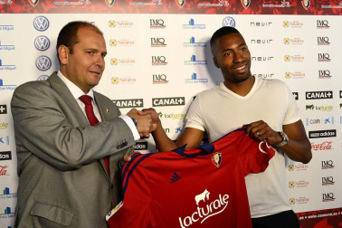 Jordan Lotiés ha sido presentado como nuevo jugador de Osasuna. El central ha firmado con el club rojillo para las próximas tres temporadas.
