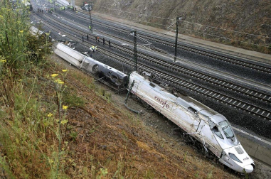 Un tren Alvia que unía Madrid y Ferrol ha descarrilado este miércoles cerca de Santiago de Compostela