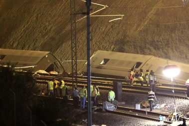 Un tren Alvia que unía Madrid y Ferrol ha descarrilado este miércoles cerca de Santiago de Compostela
