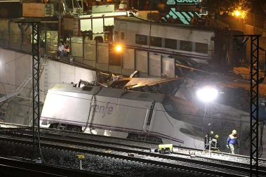 Un tren Alvia que unía Madrid y Ferrol ha descarrilado este miércoles cerca de Santiago de Compostela