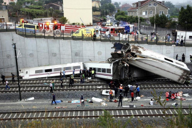 Un tren Alvia que unía Madrid y Ferrol ha descarrilado este miércoles cerca de Santiago de Compostela
