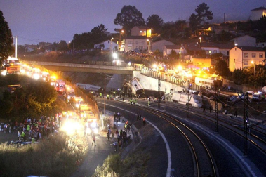 Un tren Alvia que unía Madrid y Ferrol ha descarrilado este miércoles cerca de Santiago de Compostela