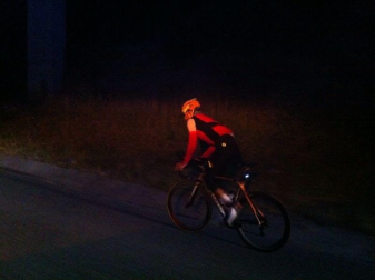 Mikel Azparren logró hacer el Camino de Santiago en poco más de 24 horas. El ciclista cumplió el reto de llegar desde Roncesvalles hasta Santiago en 24 horas y 56 minutos, después de estar pedaleando toda la noche.