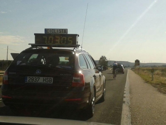 Mikel Azparren logró hacer el Camino de Santiago en poco más de 24 horas. El ciclista cumplió el reto de llegar desde Roncesvalles hasta Santiago en 24 horas y 56 minutos, después de estar pedaleando toda la noche.