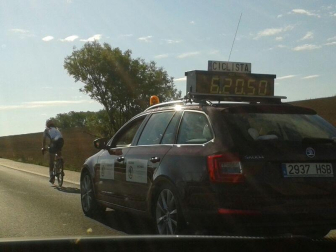 Mikel Azparren logró hacer el Camino de Santiago en poco más de 24 horas. El ciclista cumplió el reto de llegar desde Roncesvalles hasta Santiago en 24 horas y 56 minutos, después de estar pedaleando toda la noche.