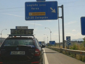 Mikel Azparren logró hacer el Camino de Santiago en poco más de 24 horas. El ciclista cumplió el reto de llegar desde Roncesvalles hasta Santiago en 24 horas y 56 minutos, después de estar pedaleando toda la noche.