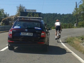 Mikel Azparren logró hacer el Camino de Santiago en poco más de 24 horas. El ciclista cumplió el reto de llegar desde Roncesvalles hasta Santiago en 24 horas y 56 minutos, después de estar pedaleando toda la noche.