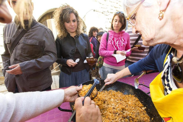 Ujué celebró este domingo el Día de las Migas, uno de los elementos gastronómicos más típicos de la localidad.