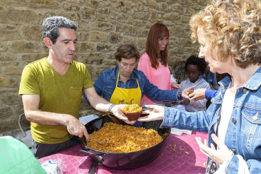 Ujué celebró este domingo el Día de las Migas, uno de los elementos gastronómicos más típicos de la localidad.