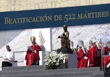 522 religiosos, 29 de ellos navarros y casi todos asesinados durante la Guerra Civil española, han sido beatificados en Tarragona ante unas 25.000 personas.