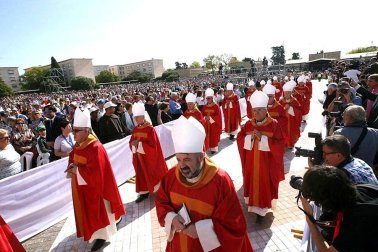 522 religiosos, 29 de ellos navarros y casi todos asesinados durante la Guerra Civil española, han sido beatificados en Tarragona ante unas 25.000 personas.