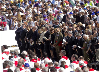 522 religiosos, 29 de ellos navarros y casi todos asesinados durante la Guerra Civil española, han sido beatificados en Tarragona ante unas 25.000 personas.