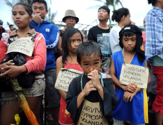 Miles de personas han perdido la vida en la ciudad de Tacloban, la capital de la provincia de Leyte, centro del país, tras el paso del tifón Haiyan por el archipiélago.