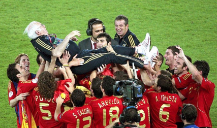 El exseleccionador de fútbol Luis Aragonés, figura histórica del fútbol español y ganador de una Eurocopa en 2008 con el combinado nacional, ha fallecido esta madrugada a los 75 años en la clínica Cemtro de Madrid, según confirmó a Radio Nacional de España el doctor Pedro Guillén.