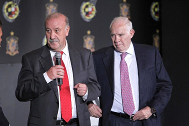 El exseleccionador de fútbol Luis Aragonés, figura histórica del fútbol español y ganador de una Eurocopa en 2008 con el combinado nacional, ha fallecido esta madrugada a los 75 años en la clínica Cemtro de Madrid, según confirmó a Radio Nacional de España el doctor Pedro Guillén.