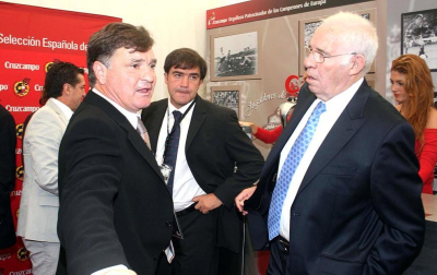 El exseleccionador de fútbol Luis Aragonés, figura histórica del fútbol español y ganador de una Eurocopa en 2008 con el combinado nacional, ha fallecido esta madrugada a los 75 años en la clínica Cemtro de Madrid, según confirmó a Radio Nacional de España el doctor Pedro Guillén.