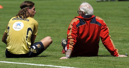 El exseleccionador de fútbol Luis Aragonés, figura histórica del fútbol español y ganador de una Eurocopa en 2008 con el combinado nacional, ha fallecido esta madrugada a los 75 años en la clínica Cemtro de Madrid, según confirmó a Radio Nacional de España el doctor Pedro Guillén.