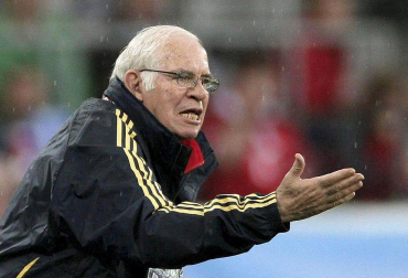 El exseleccionador de fútbol Luis Aragonés, figura histórica del fútbol español y ganador de una Eurocopa en 2008 con el combinado nacional, ha fallecido esta madrugada a los 75 años en la clínica Cemtro de Madrid, según confirmó a Radio Nacional de España el doctor Pedro Guillén.